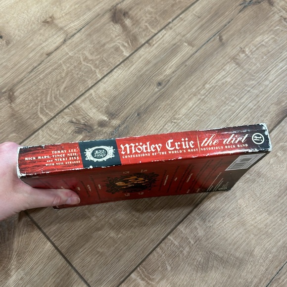 Motley Crue the dirt book - Picture 3 of 5